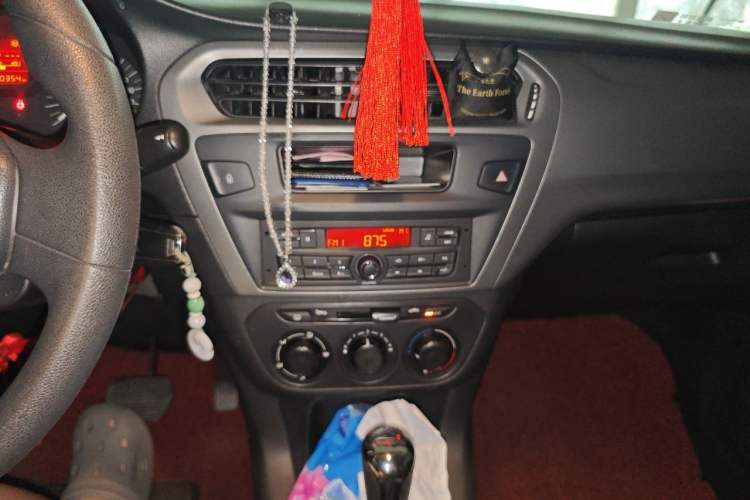 Used Citroen Elysee 2015 Qishang Edition 1.6L Automatic Fashion Model Audio And AC Panel