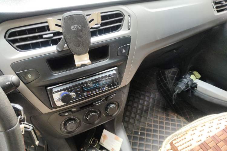 Used Citroen Elysee 2015 Zhishang Edition 1.6L Manual Fashion Model Audio And AC Panel