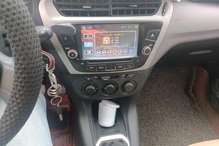 Used Citroen Elysee 2015 Zhishang Edition 1.6L Manual Fashion Model Audio And AC Panel