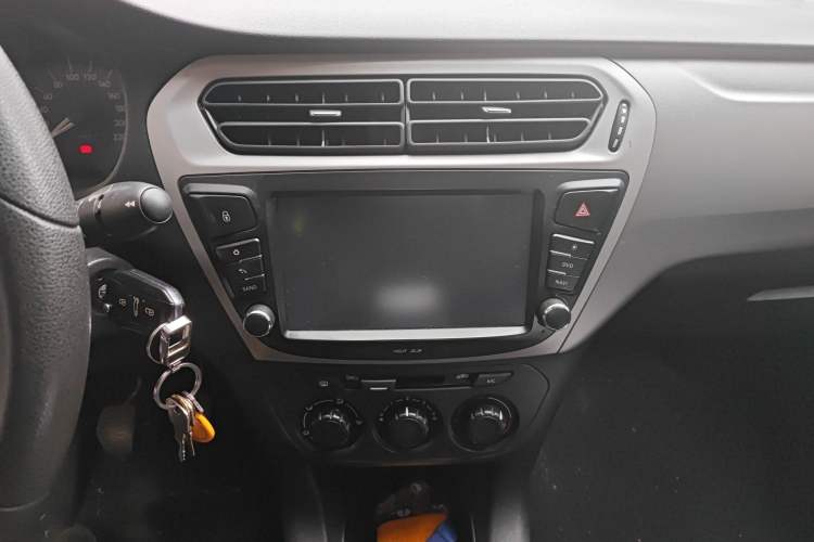 Used Citroen Elysee 2015 Zhishang Edition 1.6L Manual Fashion Model Audio And AC Panel