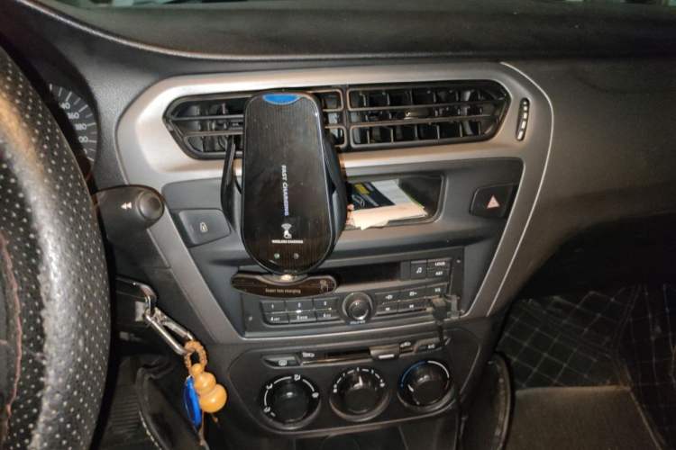 Used Citroen Elysee 2015 Zhishang Edition 1.6L Manual Fashion Model Audio And AC Panel