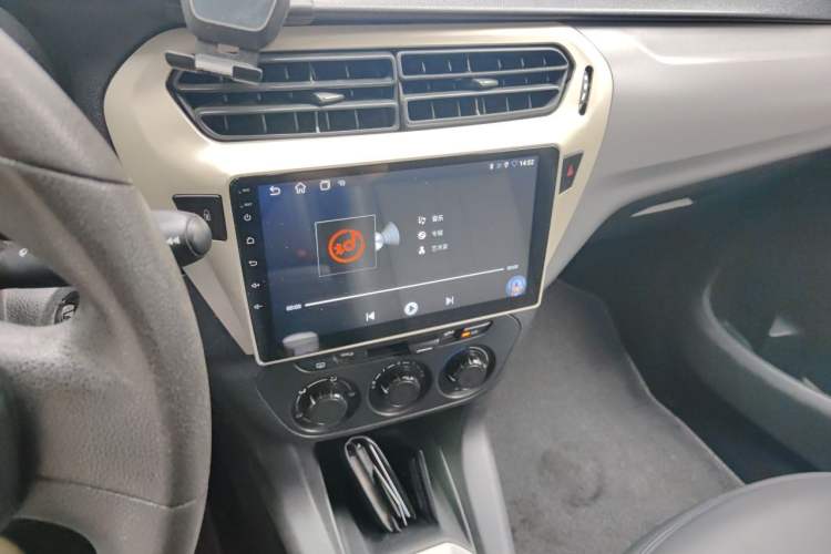 Used Citroen Elysee 2015 Zhishang Edition 1.6L Manual Fashion Model Audio And AC Panel