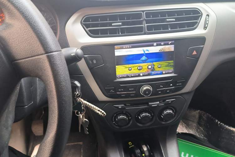 Used Citroen Elysee 2015 Zhishang Edition 1.6L Manual Fashion Model Audio And AC Panel