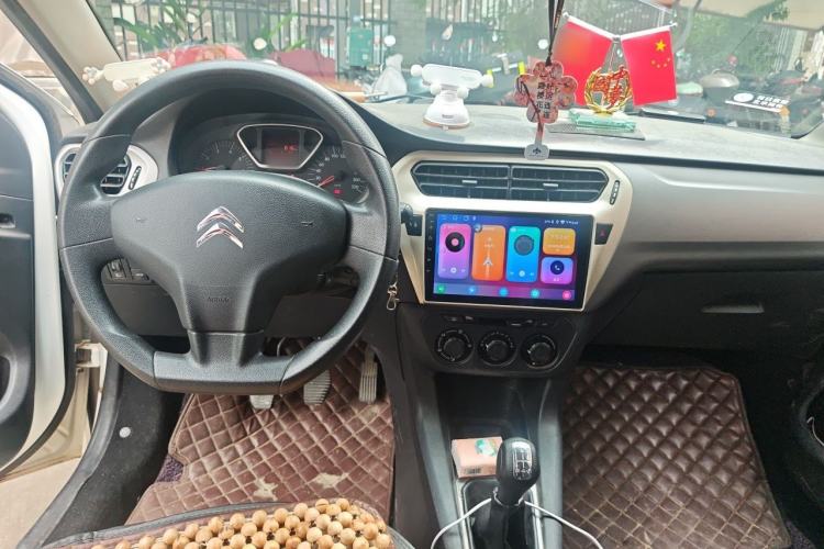 Used Citroen Elysee 2015 ZhiShang Edition 1.6L Manual Comfort Model Center Console