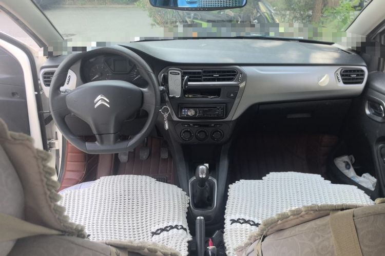 Used Citroen Elysee 2015 Zhishang Edition 1.6L Manual Fashion Model Center Console