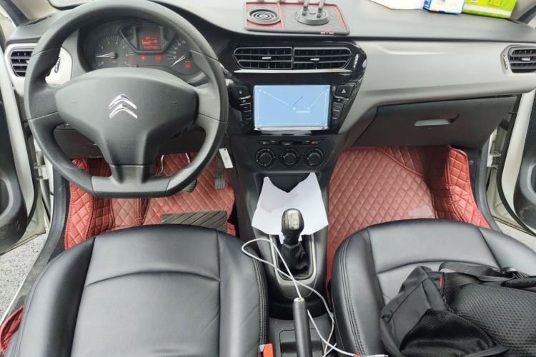 Used Citroen Elysee 2015 Zhishang Edition 1.6L Manual Fashion Model Center Console