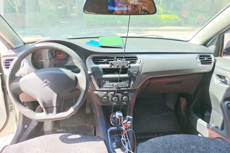 Used Citroen Elysee 2015 Qishang Edition 1.6L Automatic Fashion Model Center Console
