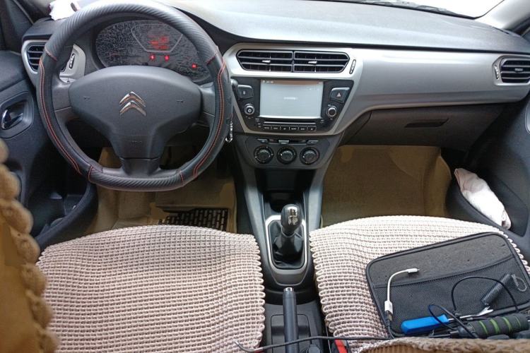 Used Citroen Elysee 2015 ZhiShang Edition 1.6L Manual Comfort Model Center Console