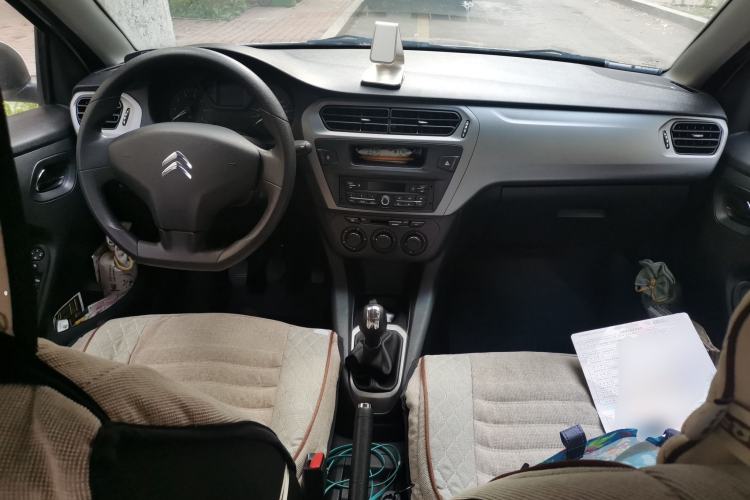 Used Citroen Elysee 2015 Zhishang Edition 1.6L Manual Fashion Model Center Console