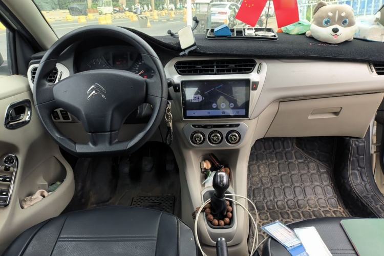 Used Citroen Elysee 2015 Zhishang Edition 1.6L Manual Fashion Model Center Console