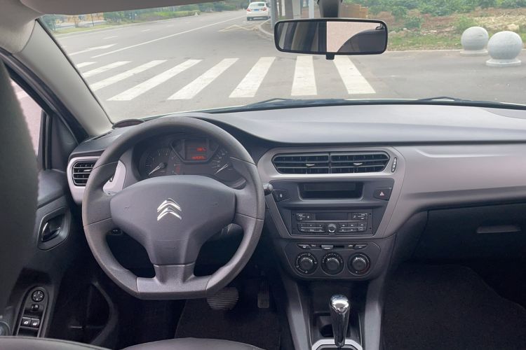 Used Citroen Elysee 2015 Qishang Edition 1.6L Automatic Fashion Model Center Console