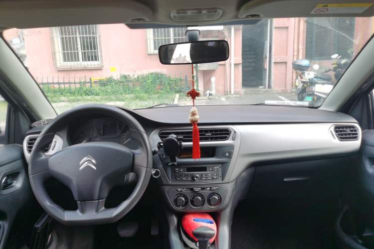 Used Citroen Elysee 2015 Qishang Edition 1.6L Automatic Fashion Model Center Console
