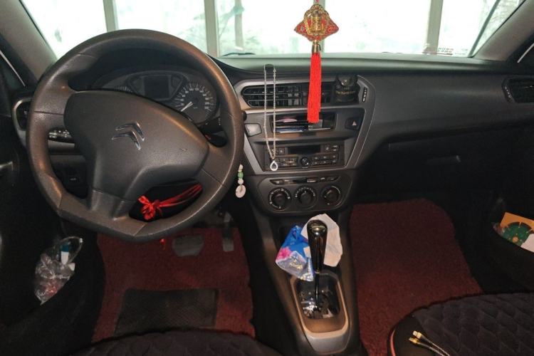 Used Citroen Elysee 2015 Qishang Edition 1.6L Automatic Fashion Model Center Console