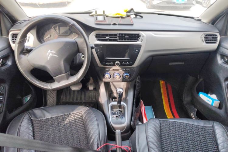 Used Citroen Elysee 2015 ZhiShang Edition 1.6L Automatic Comfort Version Center Console
