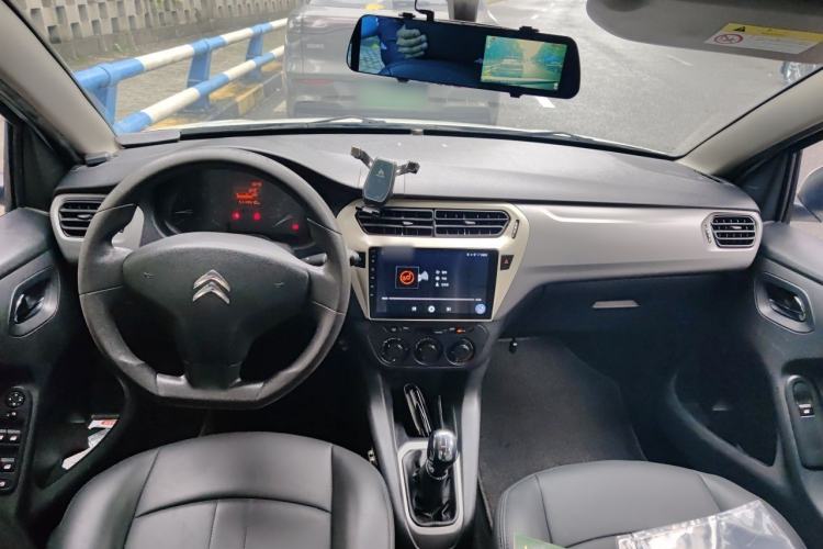 Used Citroen Elysee 2015 Zhishang Edition 1.6L Manual Fashion Model Center Console