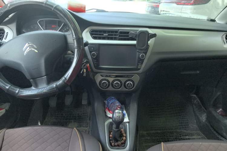 Used Citroen Elysee 2015 ZhiShang Edition 1.6L Manual Comfort Model Center Console