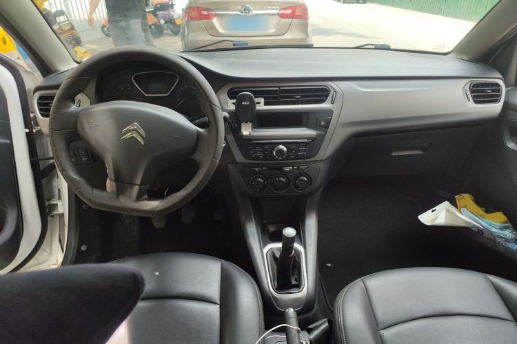 Used Citroen Elysee 2015 ZhiShang Edition 1.6L Manual Comfort Model Center Console