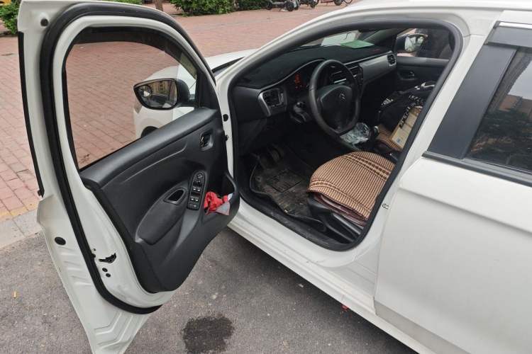 Used Citroen Elysee 2015 Zhishang Edition 1.6L Manual Fashion Model Driver Seat