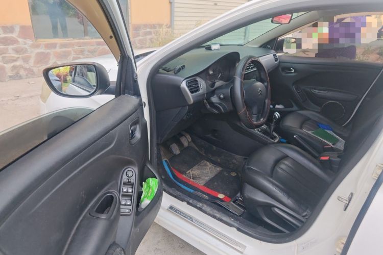 Used Citroen Elysee 2015 Zhishang Edition 1.6L Manual Fashion Model Driver Seat