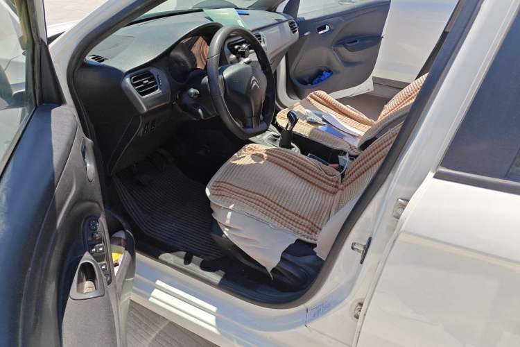 Used Citroen Elysee 2015 Zhishang Edition 1.6L Manual Fashion Model Driver Seat