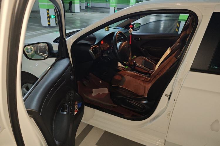 Used Citroen Elysee 2015 Zhishang Edition 1.6L Manual Fashion Model Driver Seat