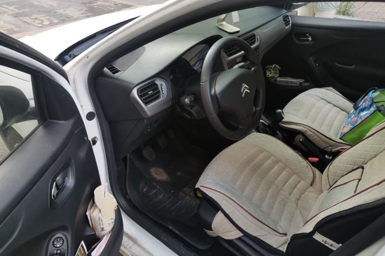 Used Citroen Elysee 2015 Zhishang Edition 1.6L Manual Fashion Model Driver Seat