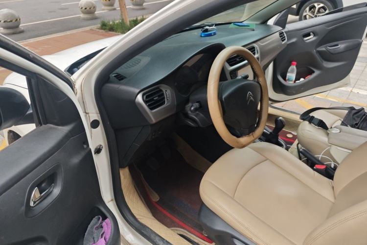 Used Citroen Elysee 2015 Zhishang Edition 1.6L Manual Fashion Model Driver Seat