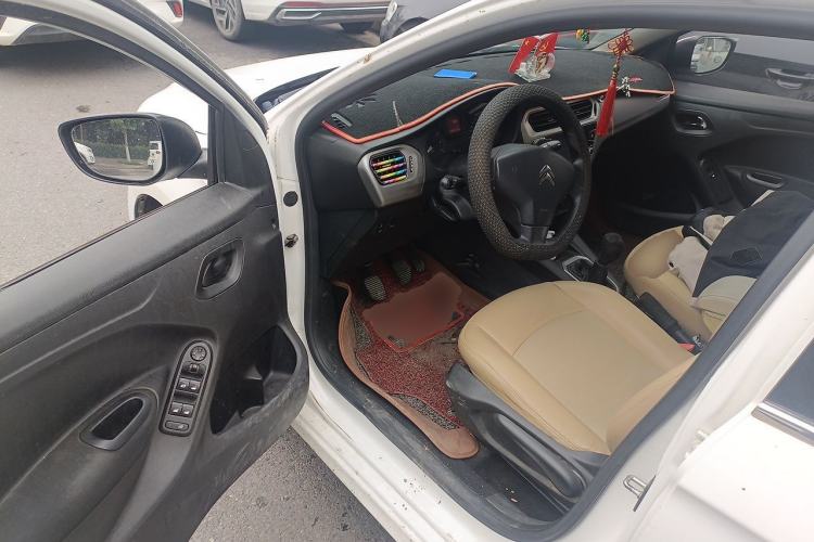 Used Citroen Elysee 2015 Zhishang Edition 1.6L Manual Fashion Model Driver Seat