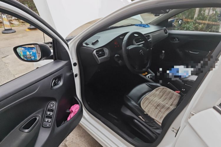 Used Citroen Elysee 2015 Zhishang Edition 1.6L Manual Fashion Model Driver Seat