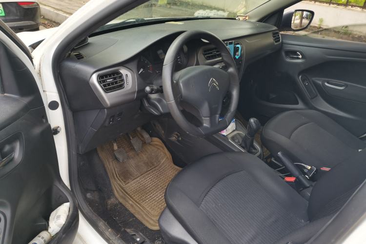 Used Citroen Elysee 2015 Zhishang Edition 1.6L Manual Fashion Model Driver Seat