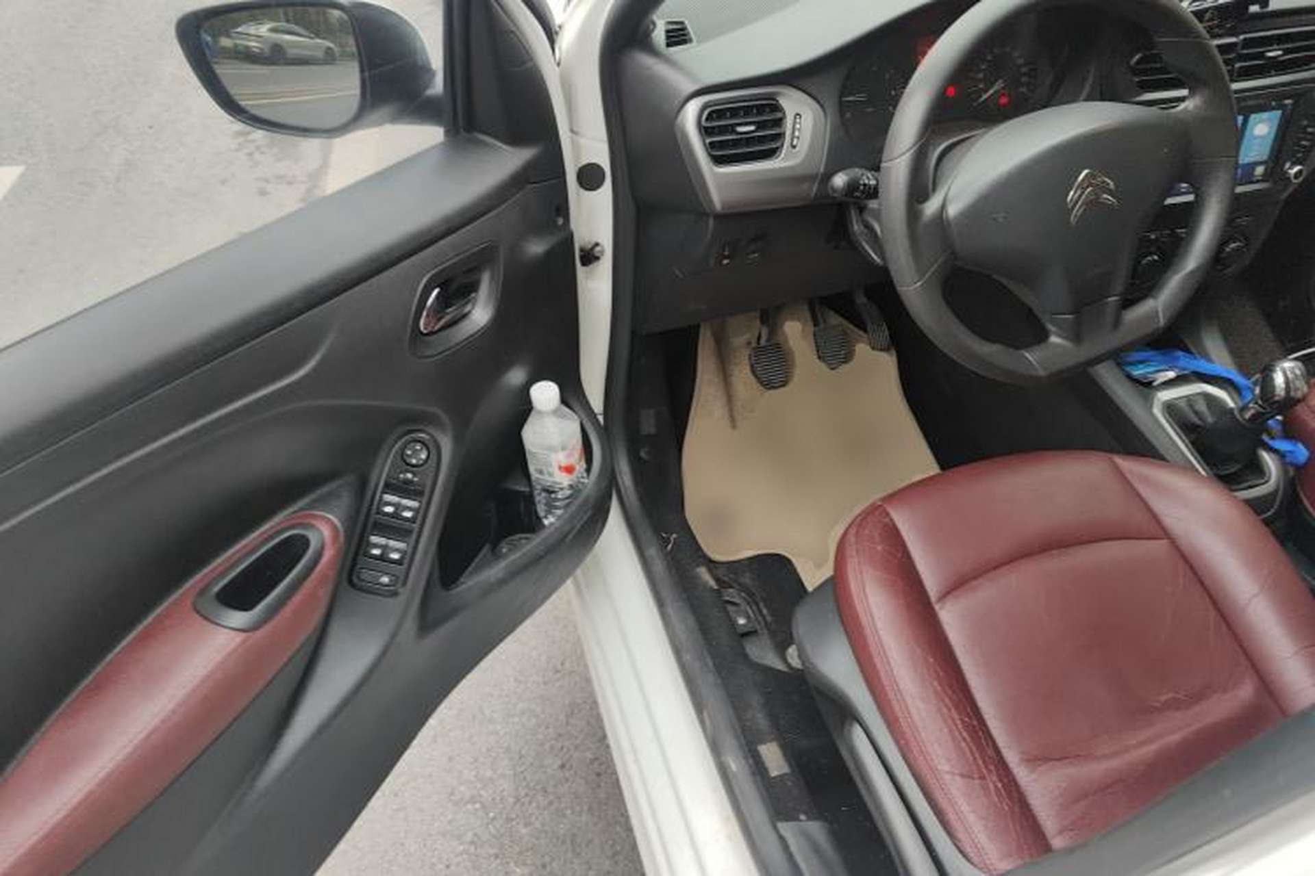 Used Citroen Elysee 2015 Zhishang Edition 1.6L Manual Fashion Model Driver Seat