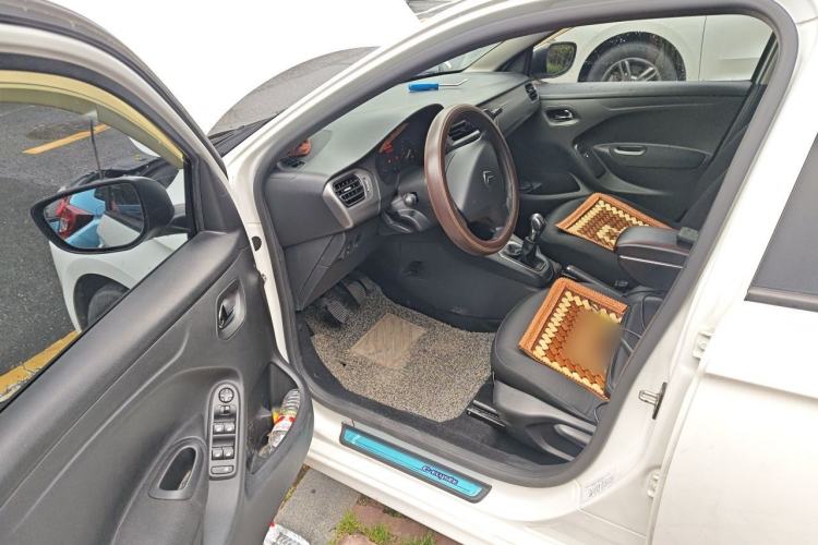 Used Citroen Elysee 2015 Zhishang Edition 1.6L Manual Fashion Model Driver Seat