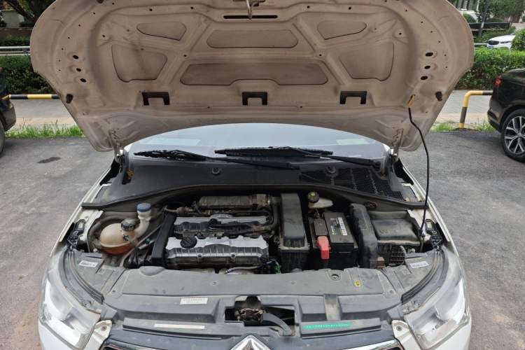 Used Citroen Elysee 2015 Zhishang Edition 1.6L Manual Fashion Model Engine Bay