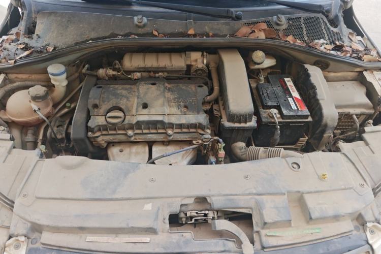 Used Citroen Elysee 2015 Zhishang Edition 1.6L Manual Fashion Model Engine Bay