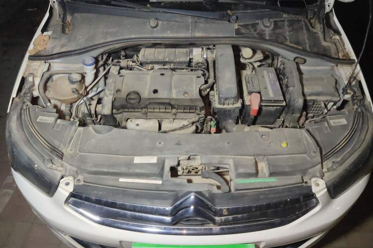 Used Citroen Elysee 2015 Zhishang Edition 1.6L Manual Fashion Model Engine Bay