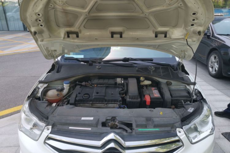 Used Citroen Elysee 2015 Zhishang Edition 1.6L Manual Fashion Model Engine Bay
