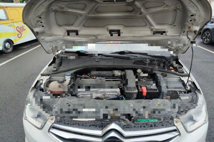 Used Citroen Elysee 2015 Zhishang Edition 1.6L Manual Fashion Model Engine Bay
