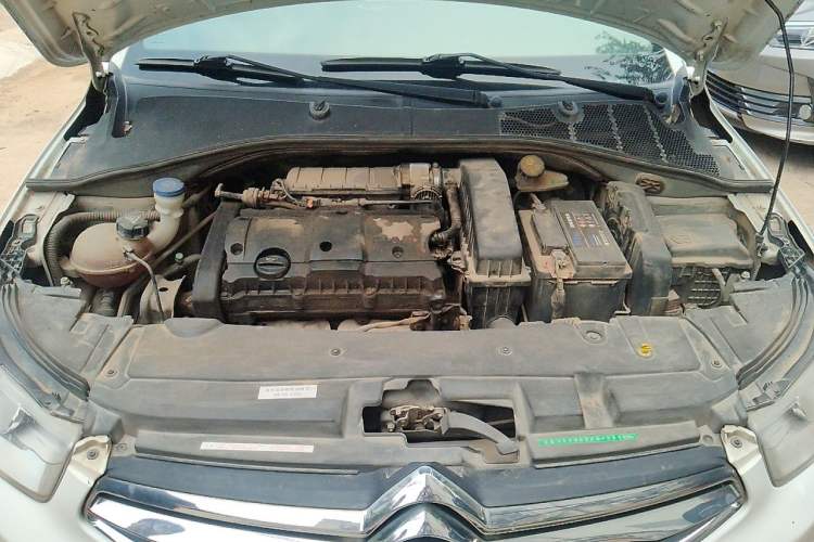 Used Citroen Elysee 2015 Zhishang Edition 1.6L Manual Fashion Model Engine Bay