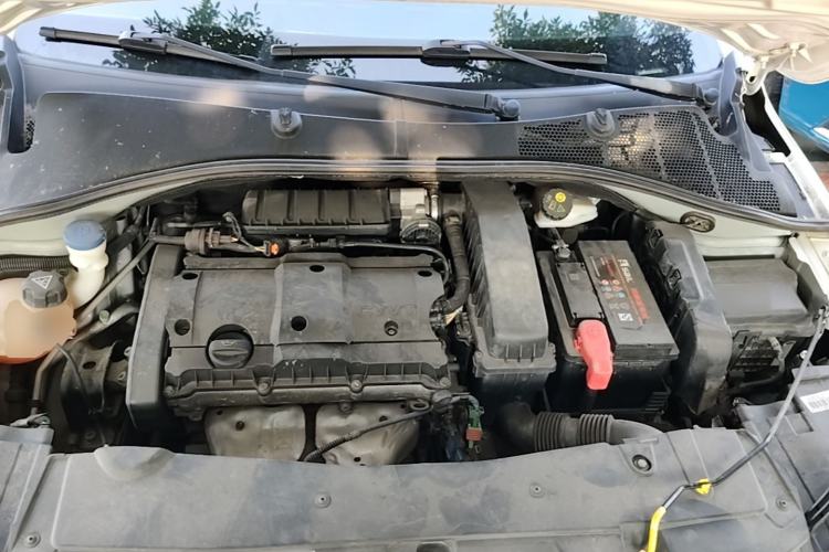 Used Citroen Elysee 2015 Zhishang Edition 1.6L Manual Fashion Model Engine Bay