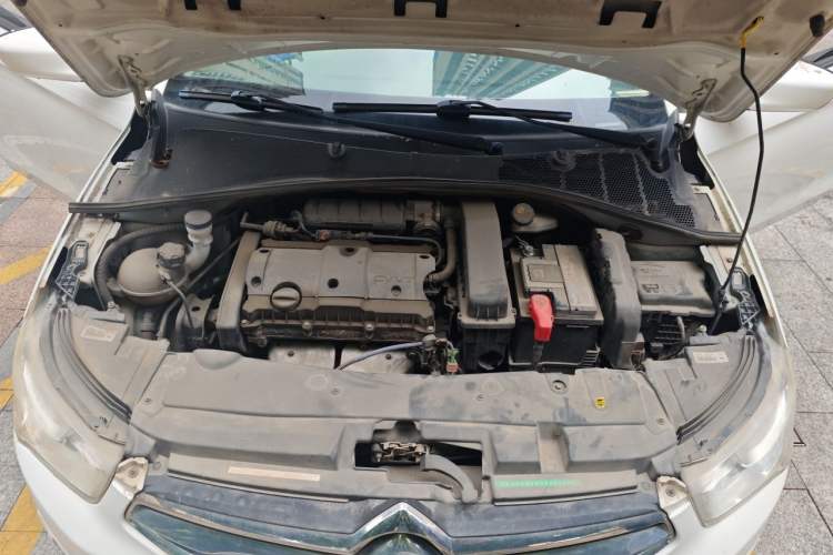 Used Citroen Elysee 2015 Zhishang Edition 1.6L Manual Fashion Model Engine Bay
