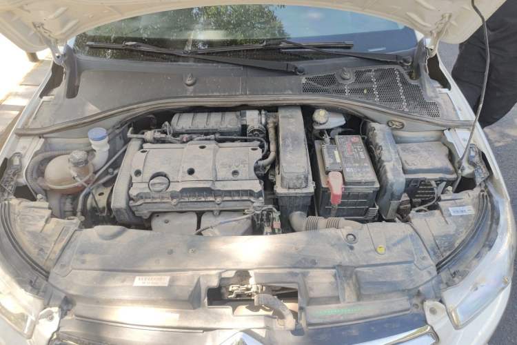 Used Citroen Elysee 2015 Zhishang Edition 1.6L Manual Fashion Model Engine Bay