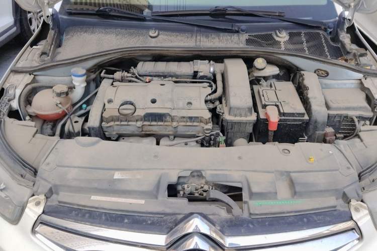 Used Citroen Elysee 2015 Zhishang Edition 1.6L Manual Fashion Model Engine Bay