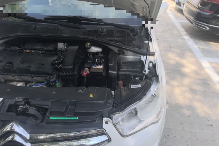 Used Citroen Elysee 2015 Zhishang Edition 1.6L Manual Fashion Model Engine Bay Left