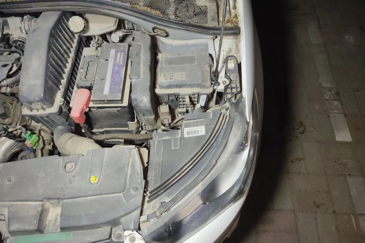 Used Citroen Elysee 2015 Zhishang Edition 1.6L Manual Fashion Model Engine Bay Left