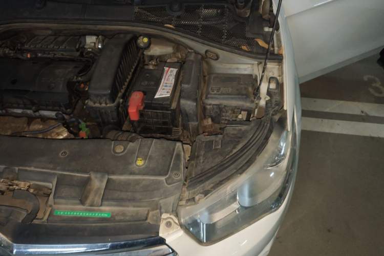 Used Citroen Elysee 2015 Zhishang Edition 1.6L Manual Fashion Model Engine Bay Left