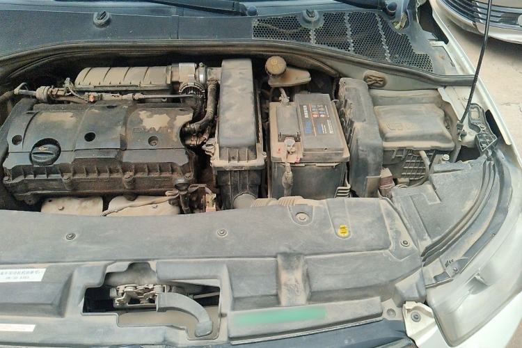 Used Citroen Elysee 2015 Zhishang Edition 1.6L Manual Fashion Model Engine Bay Left