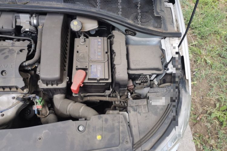 Used Citroen Elysee 2015 Zhishang Edition 1.6L Manual Fashion Model Engine Bay Left