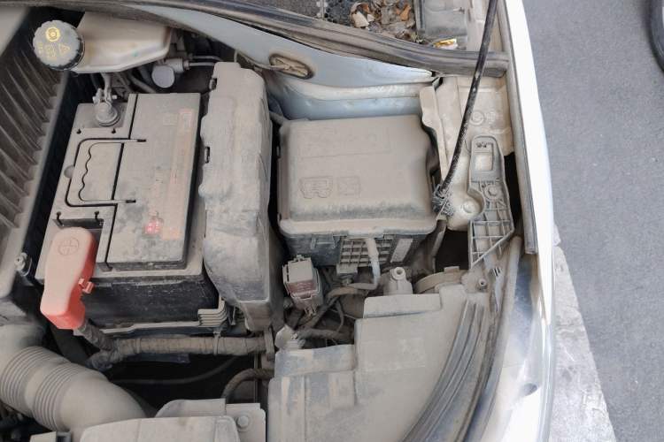 Used Citroen Elysee 2015 Zhishang Edition 1.6L Manual Fashion Model Engine Bay Left