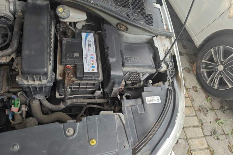 Used Citroen Elysee 2015 Zhishang Edition 1.6L Manual Fashion Model Engine Bay Left