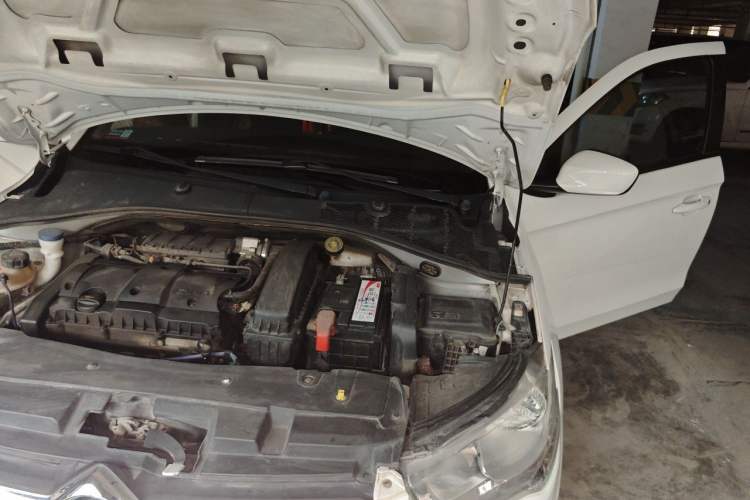 Used Citroen Elysee 2015 Qishang Edition 1.6L Automatic Fashion Model Engine Bay Left